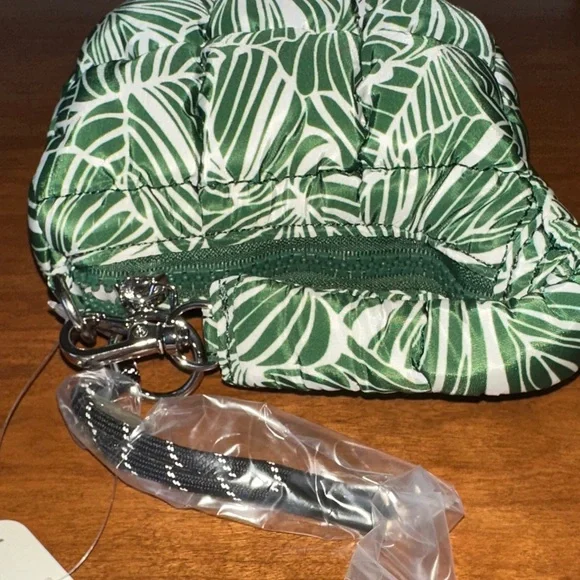 FP Movement Printed Micro Pouch in Green & White Toucan Tropics NWT - Picture 4 of 9